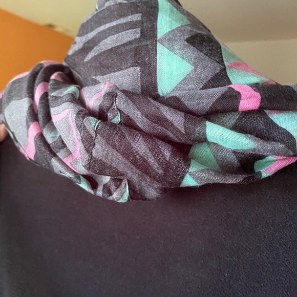 Scarf. Infinity lightweight scarf. - Picture 4 of 4